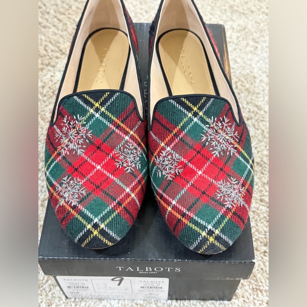 PRELOVED Worn Once SZ 9 Talbots Ryan Red and Green Plaid Embroidered Loafers